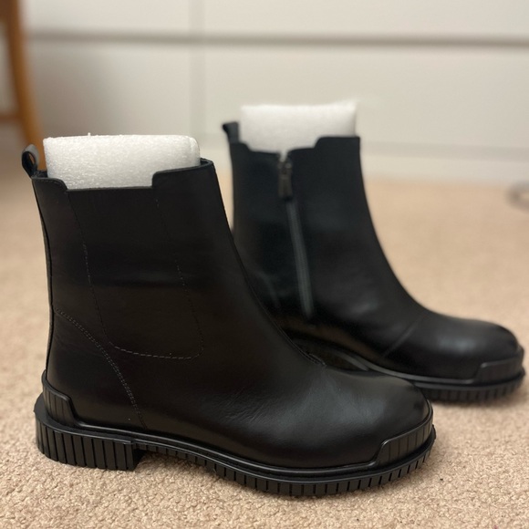 Brand new leather boots - Picture 1 of 4